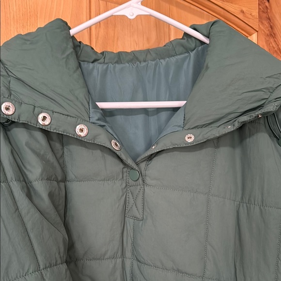 Green Quilted Pullover - Picture 6 of 6